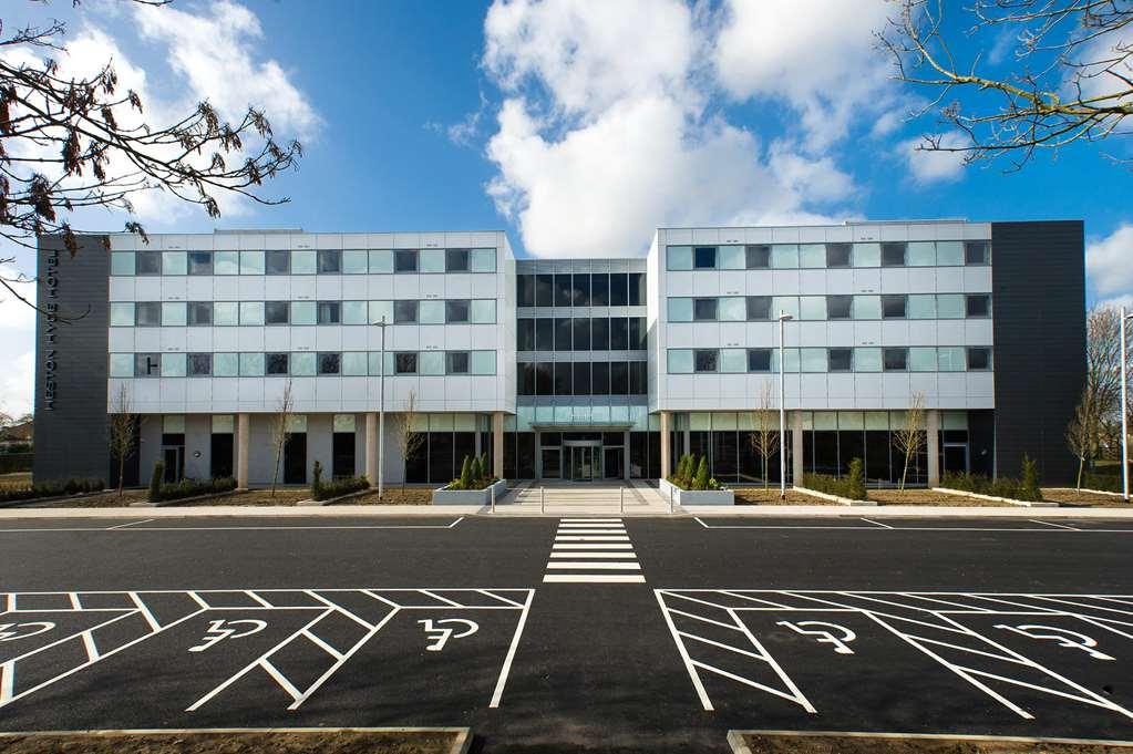 Heston Hyde Hotel 4*