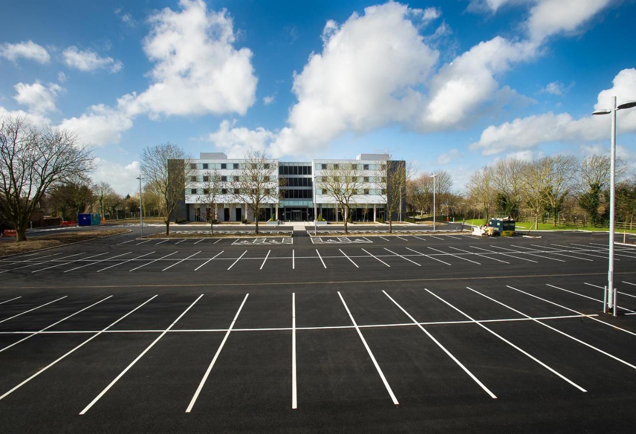 Heston Hyde Hotel 4*